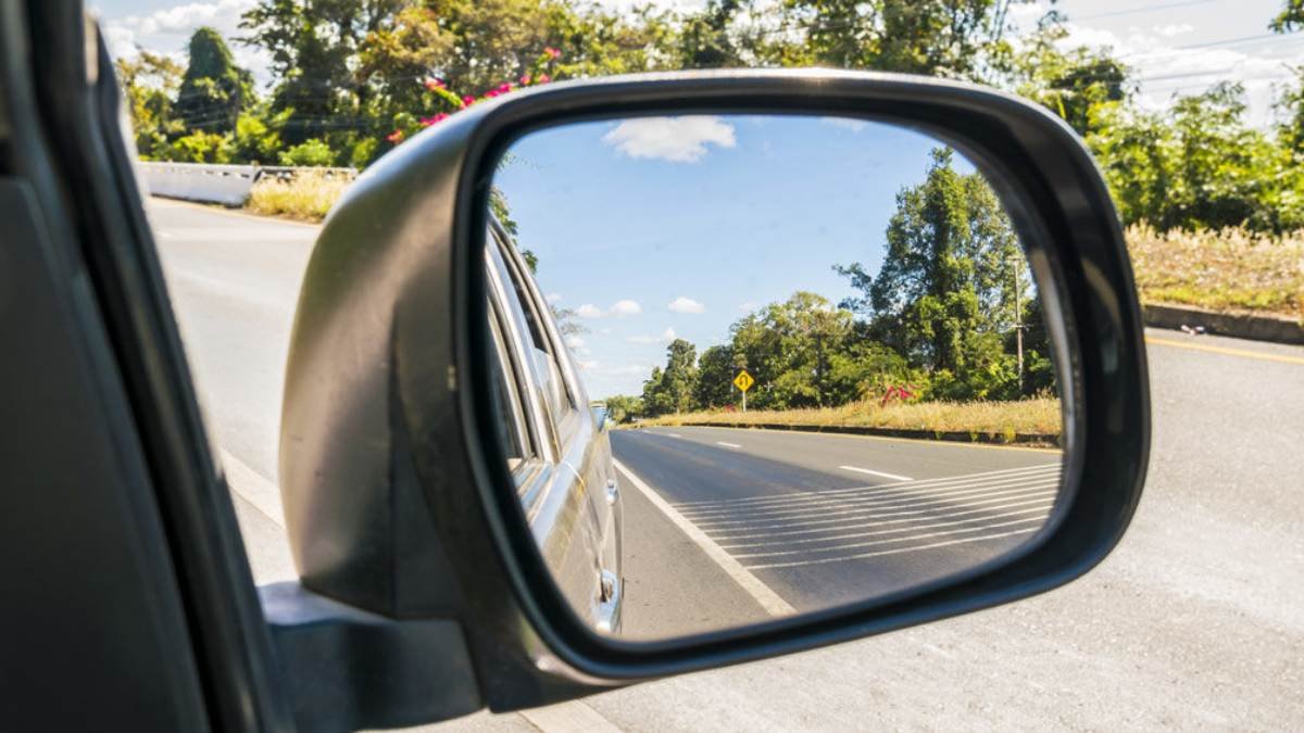 Side mirrors Driving Lessons